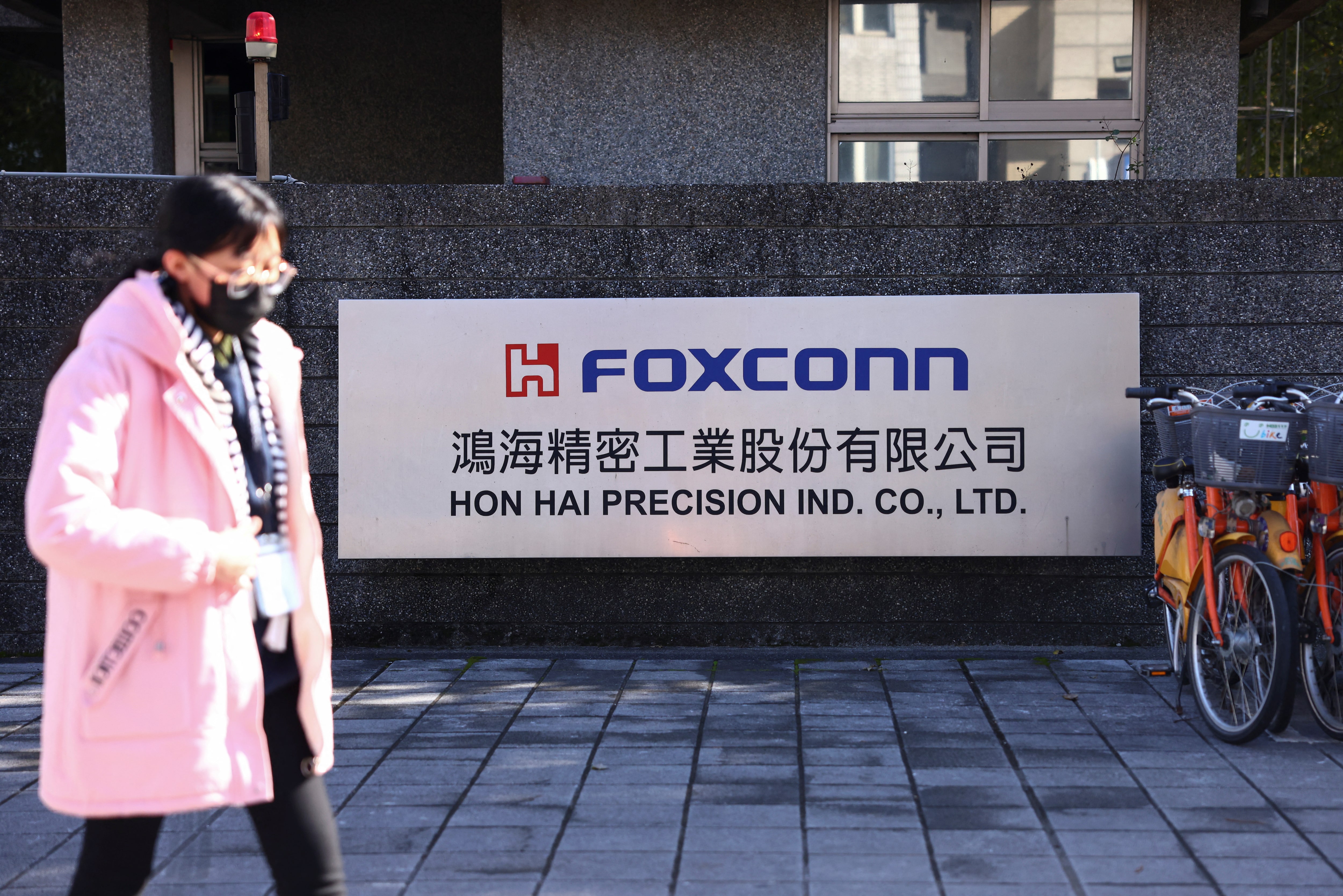 鴻海、インド子会社に15億ドル投資　中国から生産移転