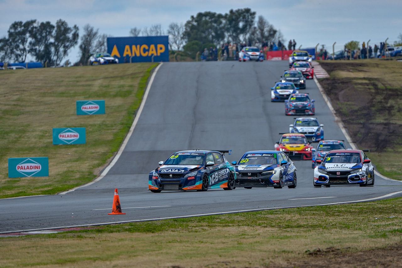 アルゼンチンの王者ペーニャが貫禄のTCR初優勝。プジョー308が完全制覇／TCR南米第6戦
