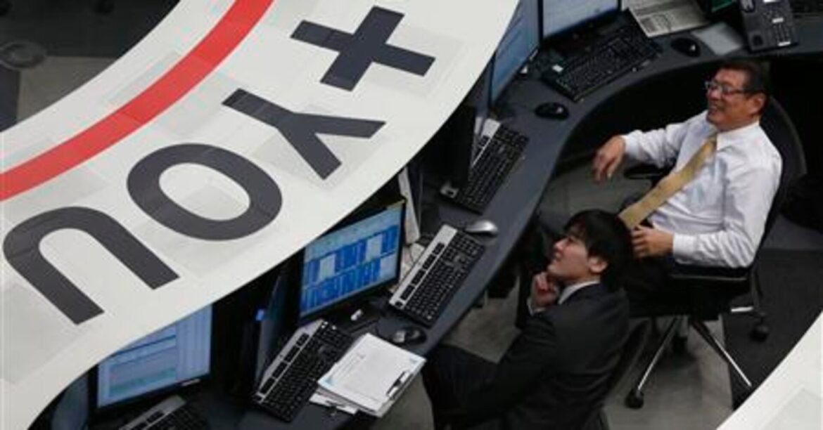 Australia banks lift Asian shares, yen firmer