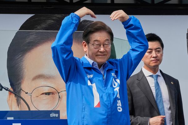 40％を超える支持率を誇る李在明氏（写真：AP/アフロ）