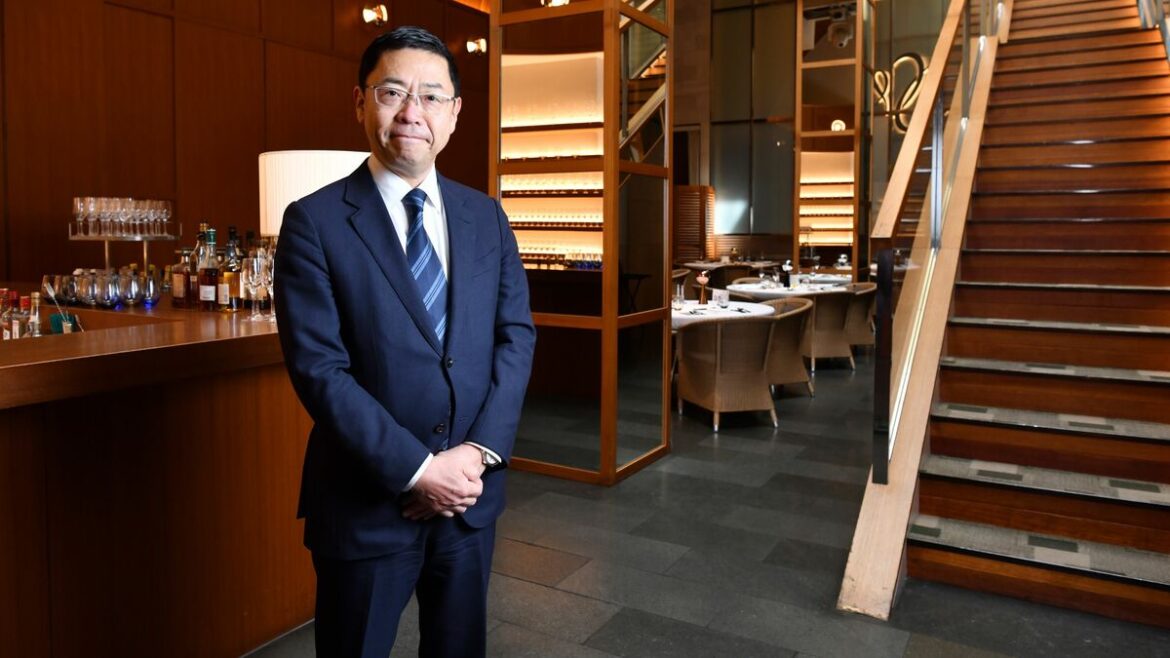 ｢机の下｣は接待相手から見られている…フランス料理店オーナーが｢マナー違反｣と考える､食事中にやりがちな仕草 接待を成功させるために｢やってはいけない｣3つ | PRESIDENT Online（プレジデントオンライン）