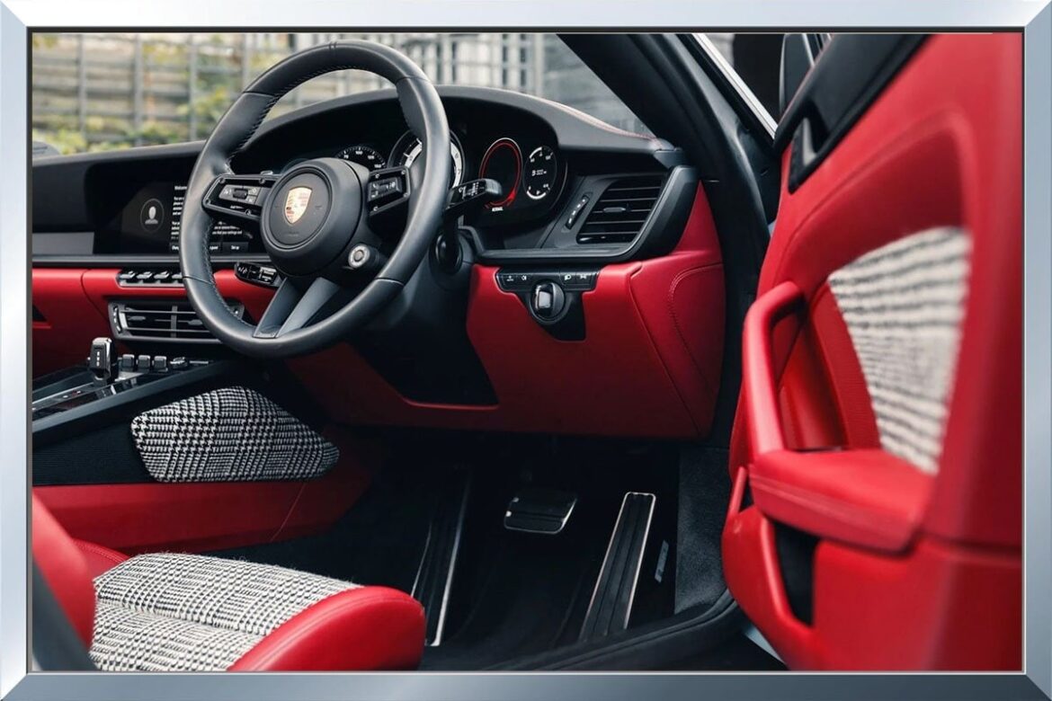 【ポルシェオーナーへ】流麗な外観にマッチする英国の伝統的なテキスタイルが見事すぎる！ | FORZA STYLE｜ファッション＆ライフスタイル[フォルツァスタイル]