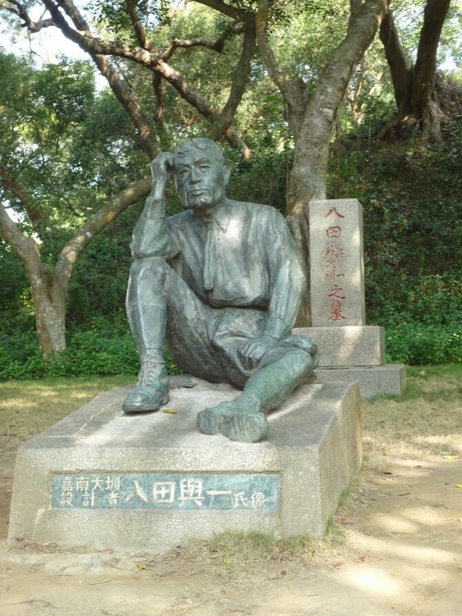 八田與一の銅像