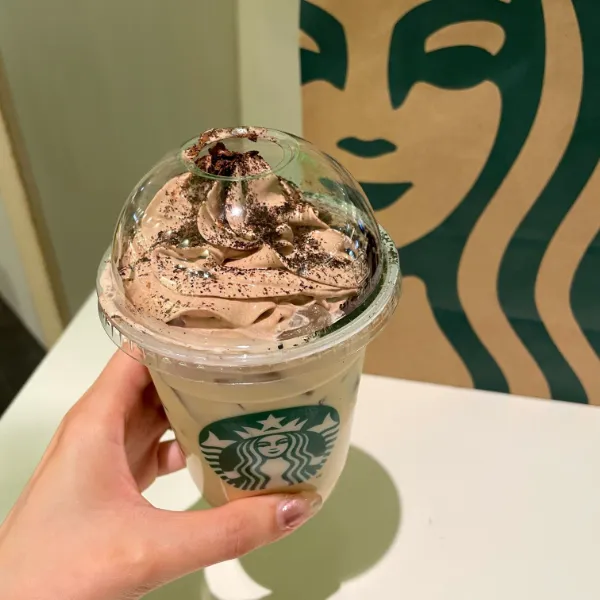 新千歳空港のスターバックス限定のドリンク「ホワイト チョコレート & エスプレッソ（アイス）」