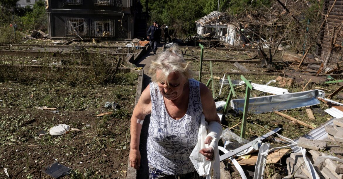 ウクライナ南部のロシア支配地域で大規模停電、ウ軍の攻撃で | ロイター