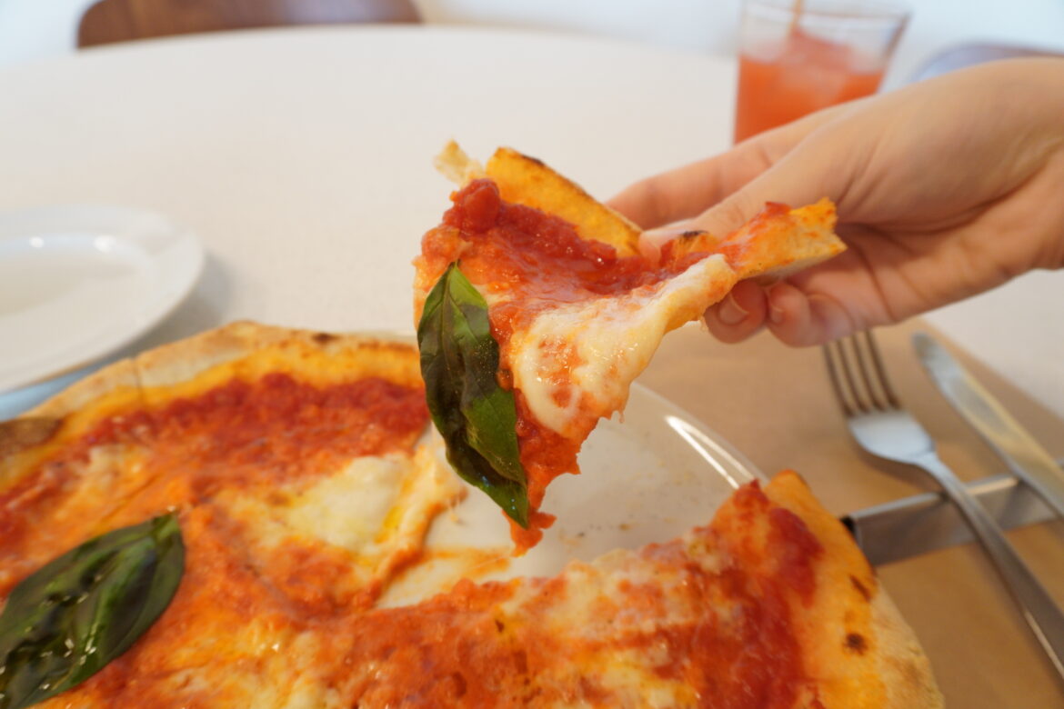 【万博グルメ】イタリア館の屋上レストランに行ってきた。地中海ソースのポテト/マルゲリータなど人気メニューを実食 - トラベル Watch