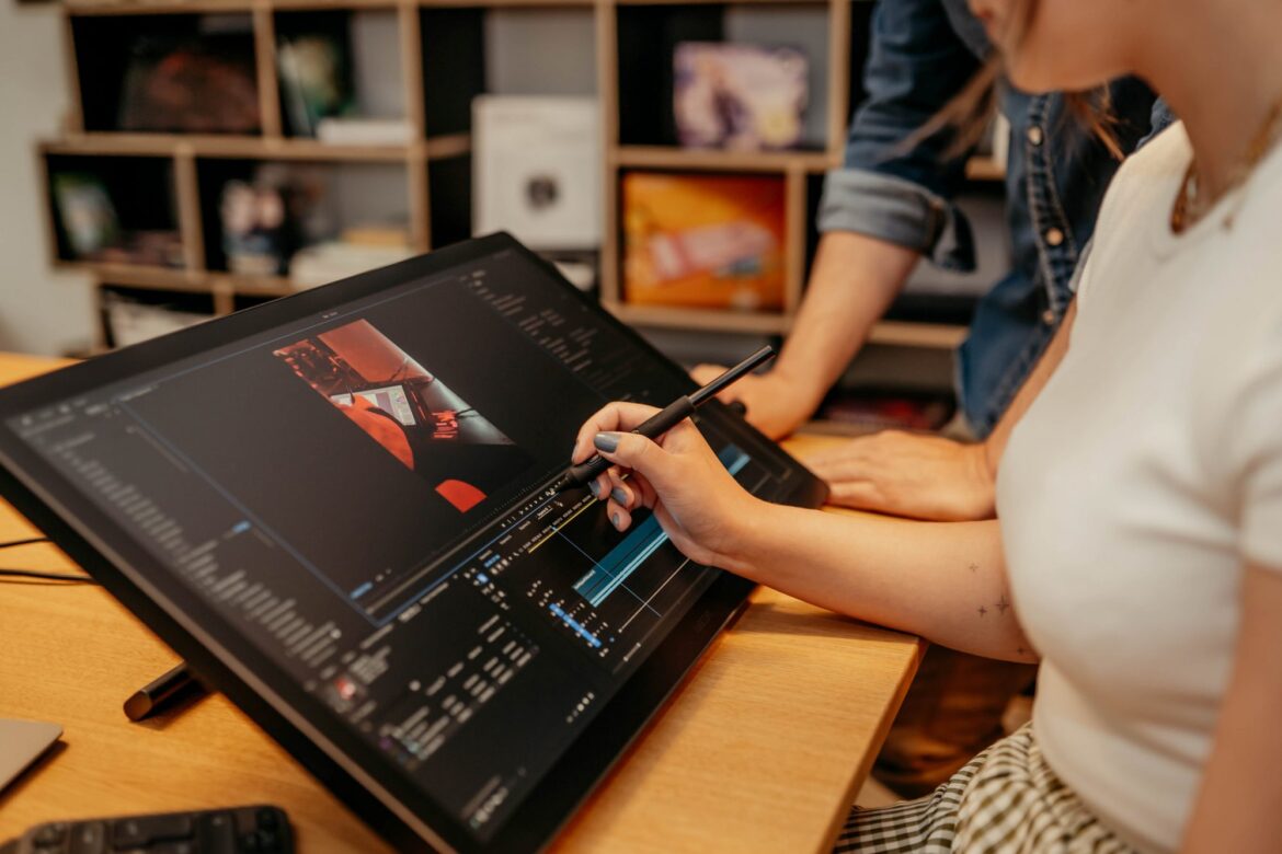 ワコム、ついにType-C対応「Cintiq」登場。強化点多めで描きやすさもアップ - PC Watch
