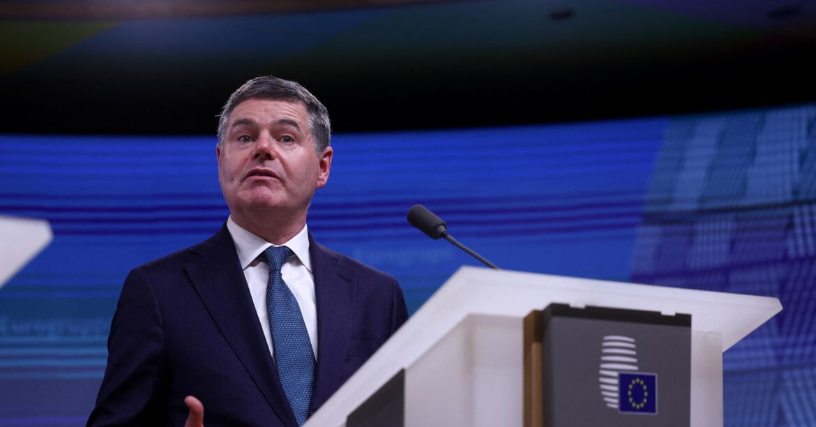 ブルガリアの26年ユーロ導入を正式承認へ、ユーログループが勧告 | ロイター