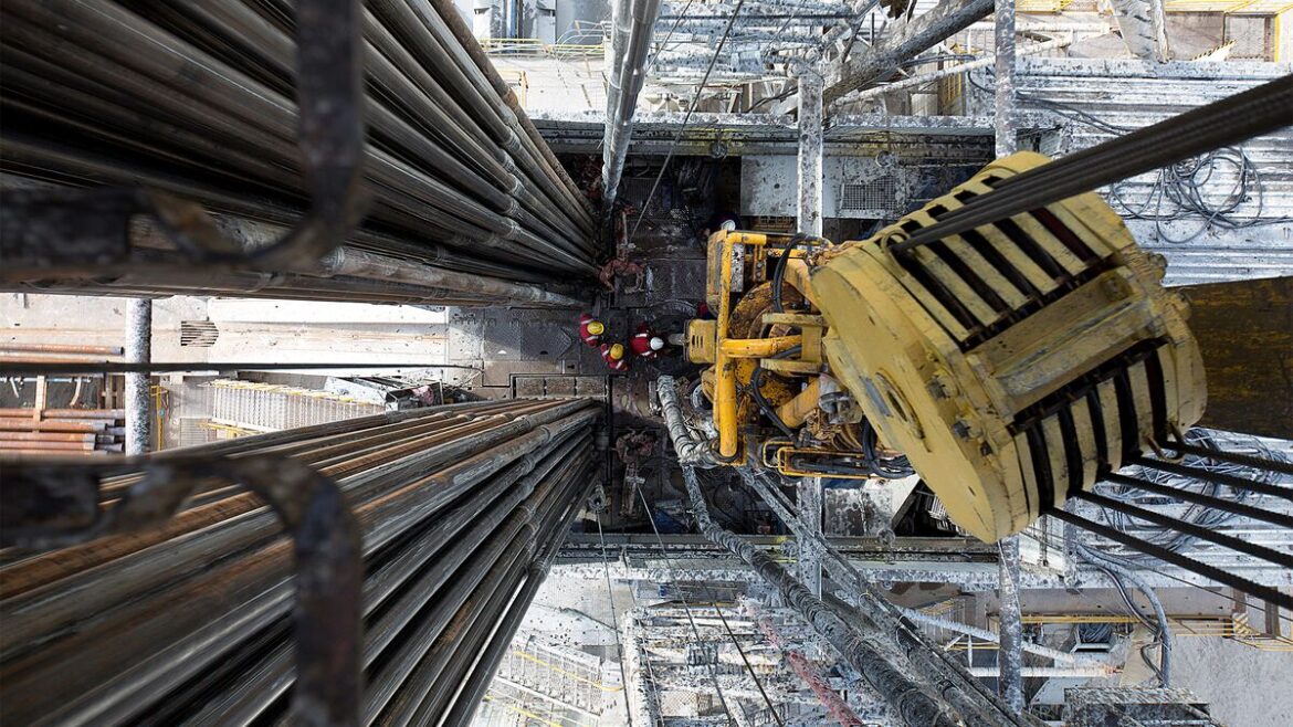 ロシア石油収入、ルーブル高が圧迫-中東情勢による原油高の恩恵相殺 – Bloomberg ロシア石油収入、ルーブル高が圧迫-中東情勢による原油高の恩恵相殺 - Bloomberg