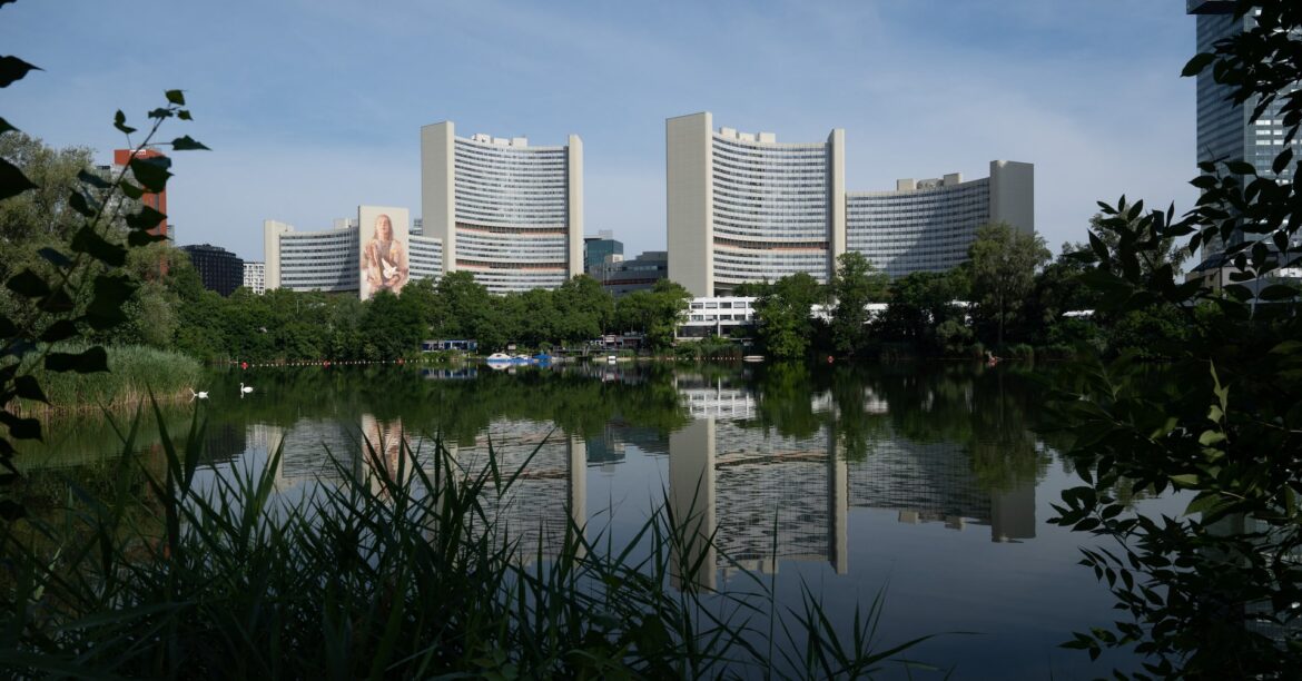 イラン議会、IAEAとの協力停止法案承認 査察など停止 | ロイター イラン議会、IAEAとの協力停止法案承認 査察など停止 | ロイター