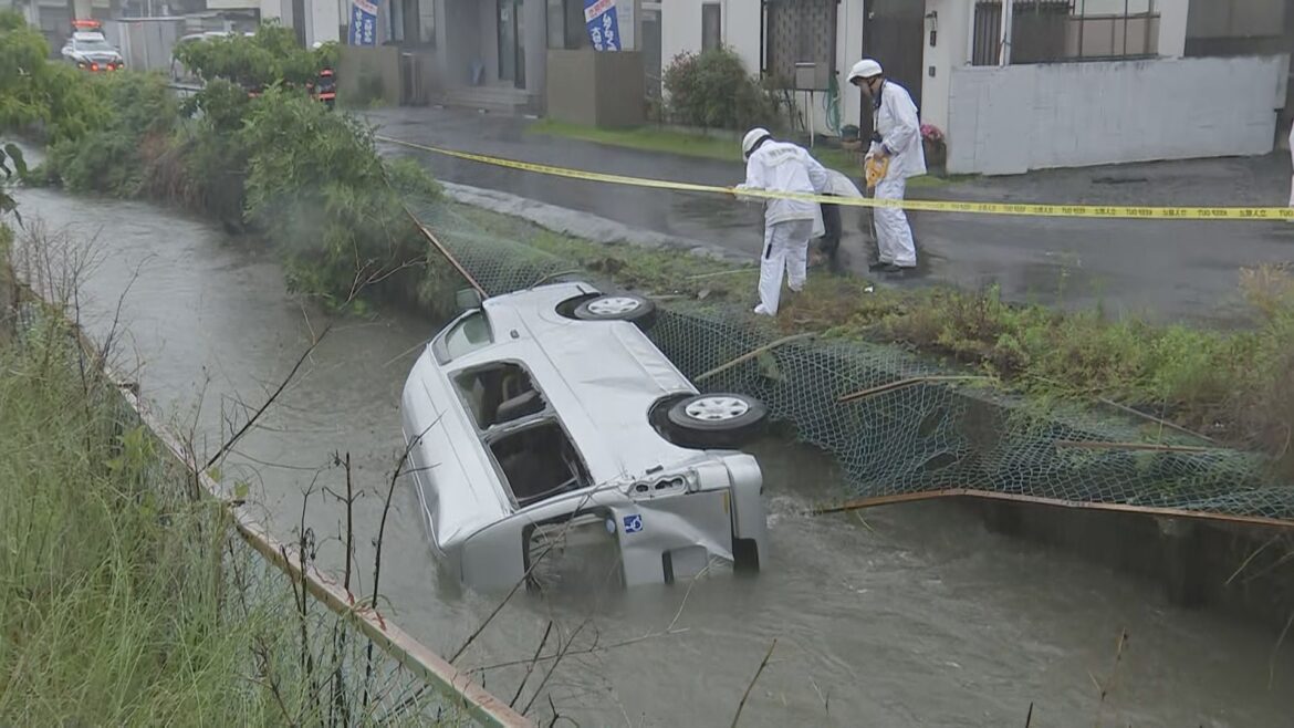 【速報】「用水路に転落してしまった」病院送迎車とトラックの衝突事故　患者の73歳女性が死亡　搬送された男性患者3人は命に別状なし　埼玉・越谷市（TBS NEWS DIG Powered by JNN）