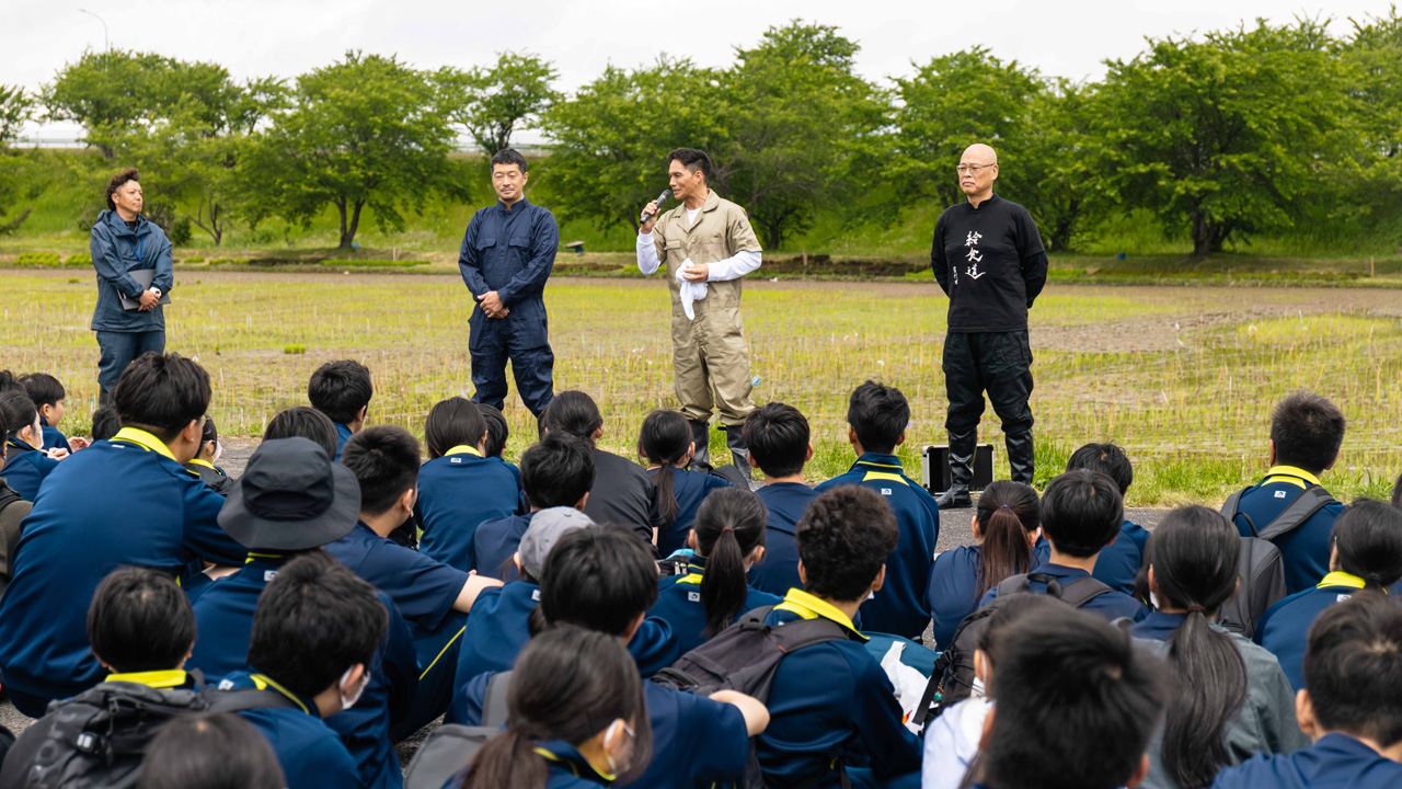 市原隼人 青森「弥生の里」にサプライズで田植え！『おいしい給食 炎の修学旅行』1
