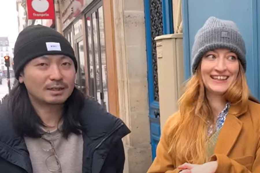 パリでラーメン店をオープンさせる夢を持つ、（右から）フランス人のリズさんと日本人の翼さん（スクリーンショット）