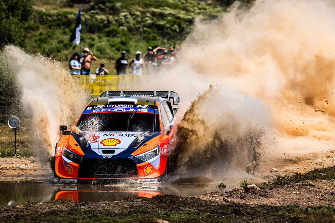 【順位結果】2025年WRC第6戦ラリー・イタリア・サルディニア SS12後 – autosport web オィット・タナック(ヒョンデi20 Nラリー1)