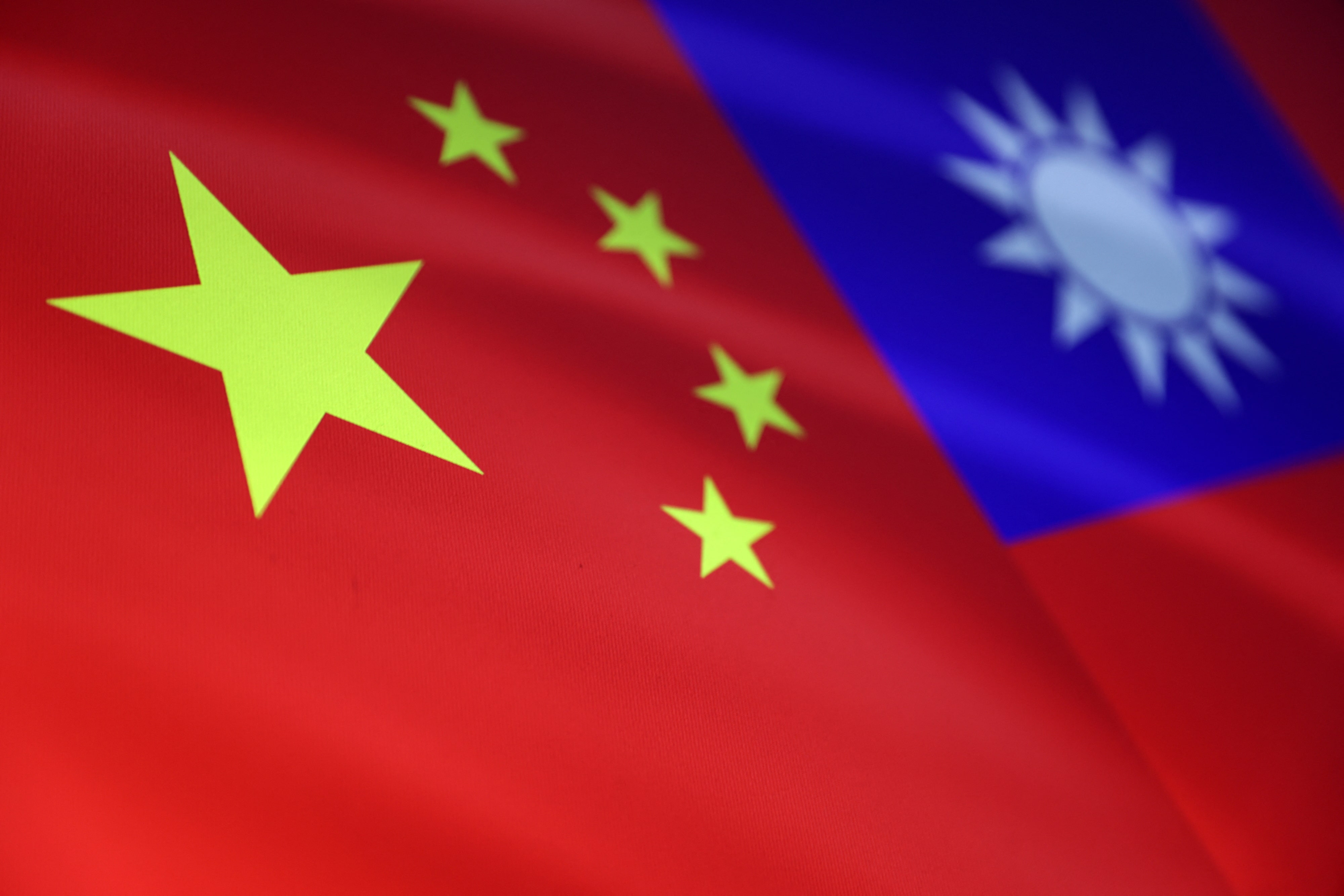 中国、台湾との「平和統一」に最大限努力　外務省が表明