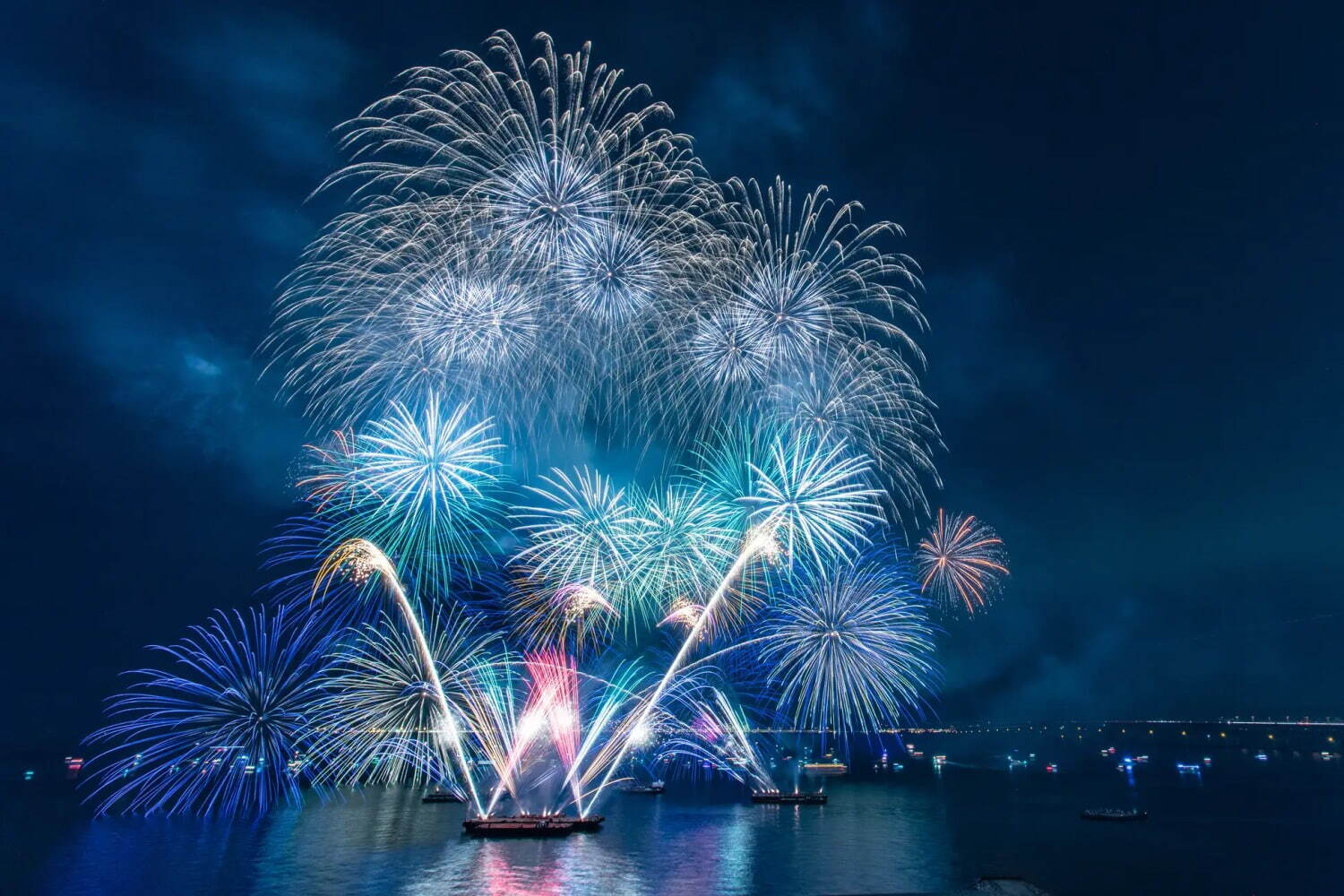 花火大会「スカイ オーケストラ」千葉・稲毛海浜公園で初開催、音楽と花火が完全にシンクロする“芸術花火”｜写真1