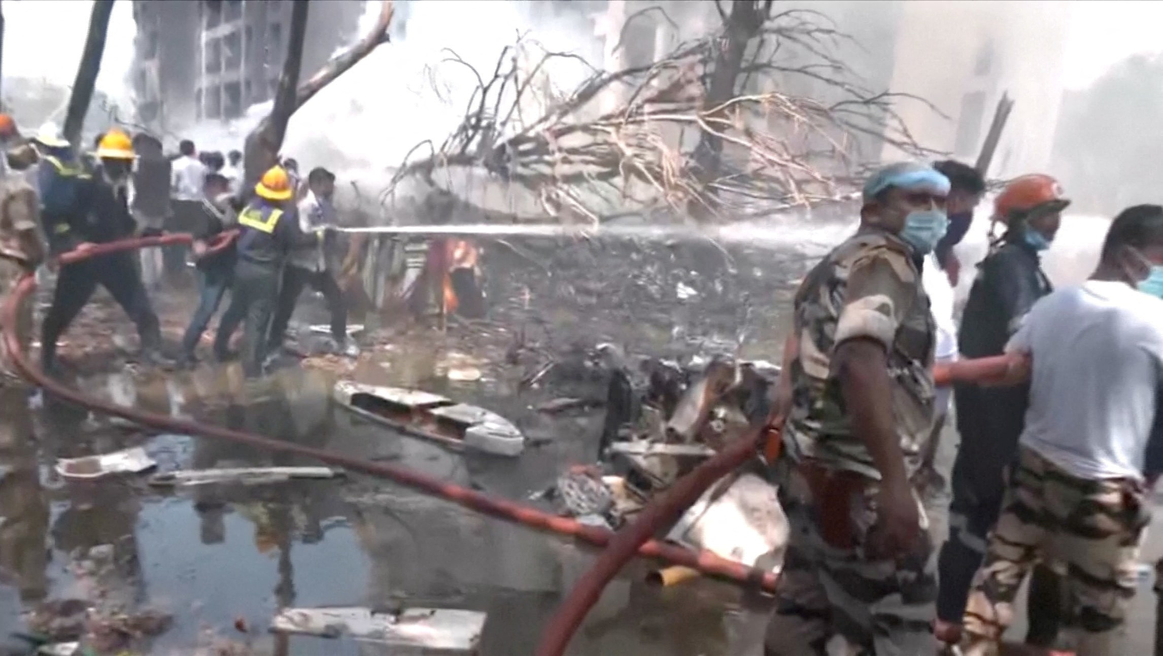 英国行きエア・インディア機が墜落、西部アーメダバード 242人搭乗