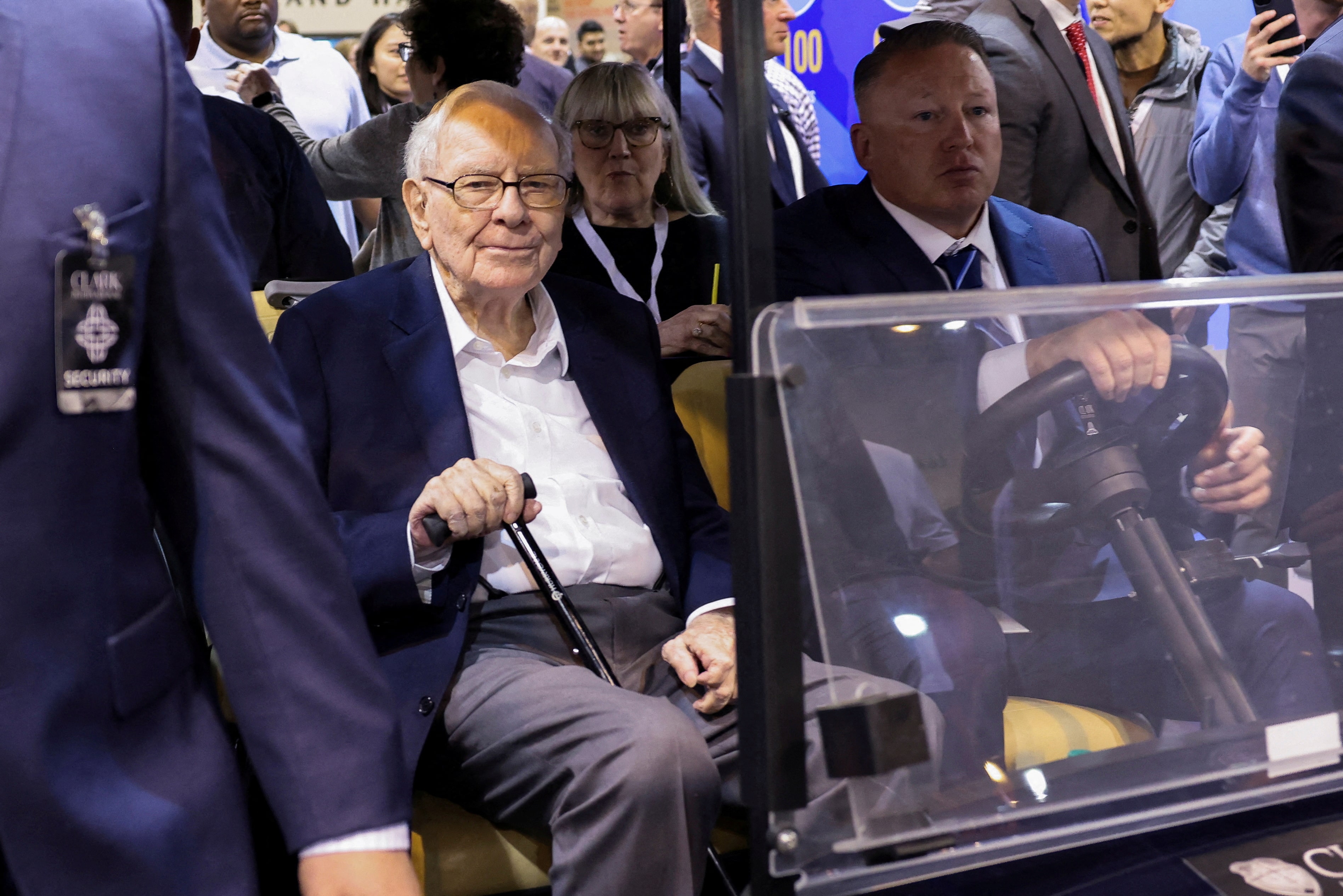 バフェット氏、過去最高のバークシャー株60億ドル分を寄付 ゲイツ財団などに