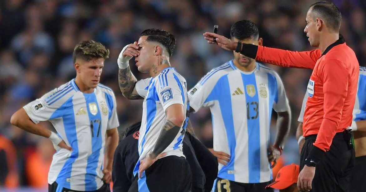 World champions fight back after Fernandez red card