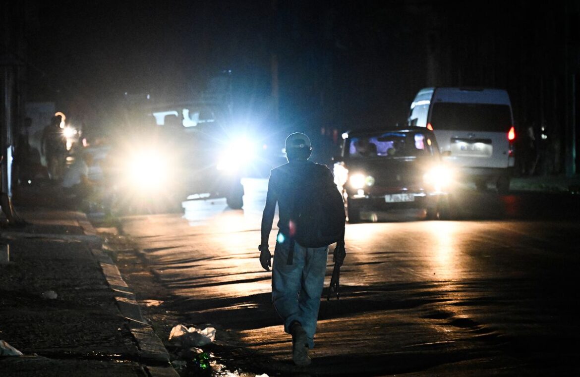 電力不足や人口流出のキューバにメキシコが救いの手-燃料輸出継続 – Bloomberg 電力不足や人口流出のキューバにメキシコが救いの手-燃料輸出継続 - Bloomberg