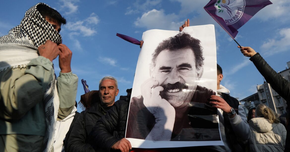 ＰＫＫ指導者、対トルコ武装闘争終結宣言　拘束以来初の動画公開 | ロイター