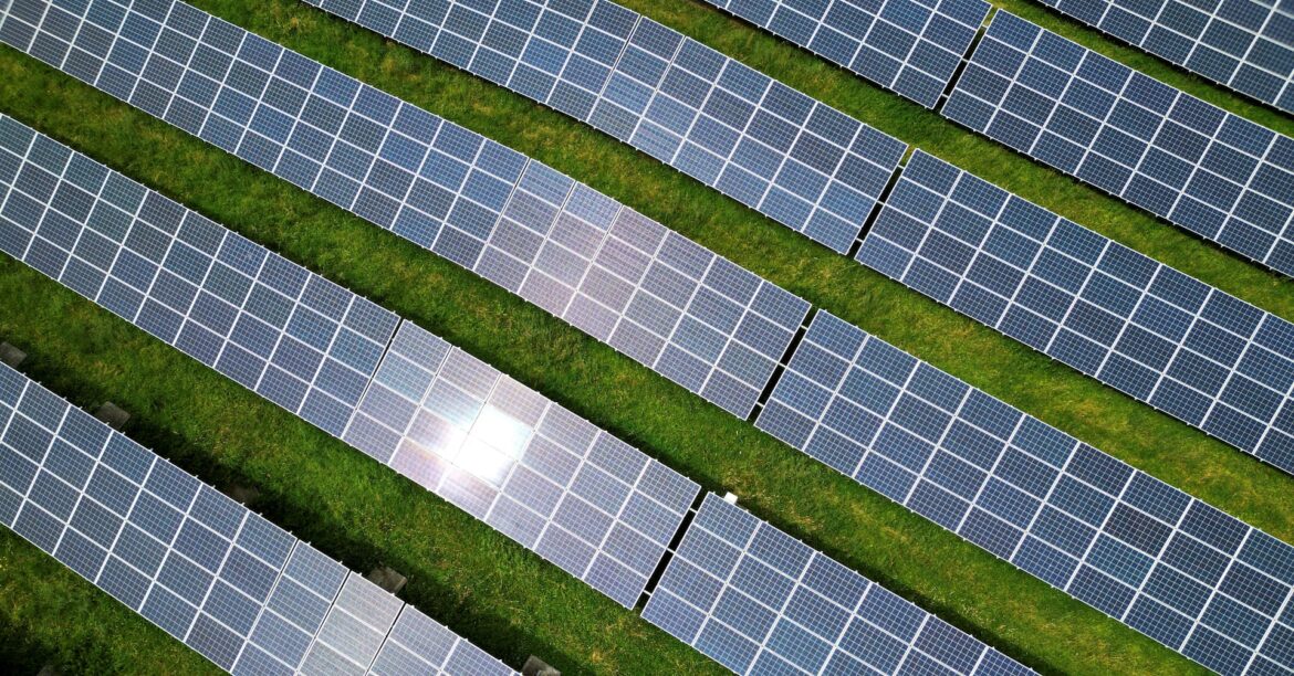 太陽光がＥＵ域内発電量で初の首位　原発や風力抜く | ロイター