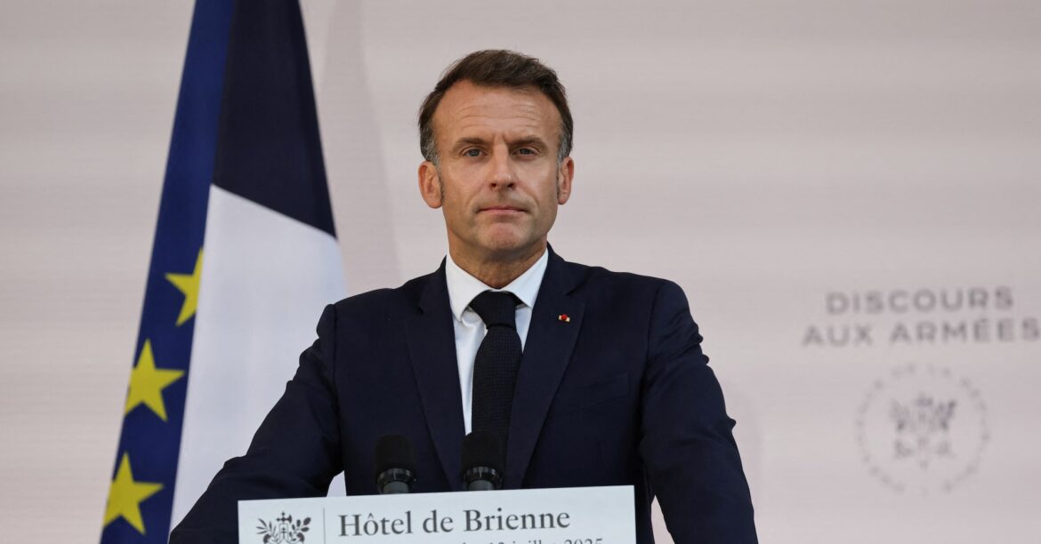 マクロン仏大統領、国防費の増額表明　3年前倒しで倍増 | ロイター