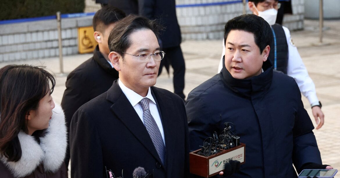 韓国サムスントップの無罪確定、傘下企業合併巡る不正問題で最高裁 | ロイター 韓国サムスントップの無罪確定、傘下企業合併巡る不正問題で最高裁 | ロイター