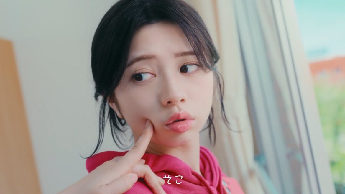 桜田ひより、ほっぺを“プニッ”とされ困り顔!?総勢50人の生徒たちとコミカルな演技 「ホットペッパービューティー学割」新CM 桜田ひより、ほっぺを“プニッ”とされ困り顔!?総勢50人の生徒たちとコミカルな演技 「ホットペッパービューティー学割」新CM