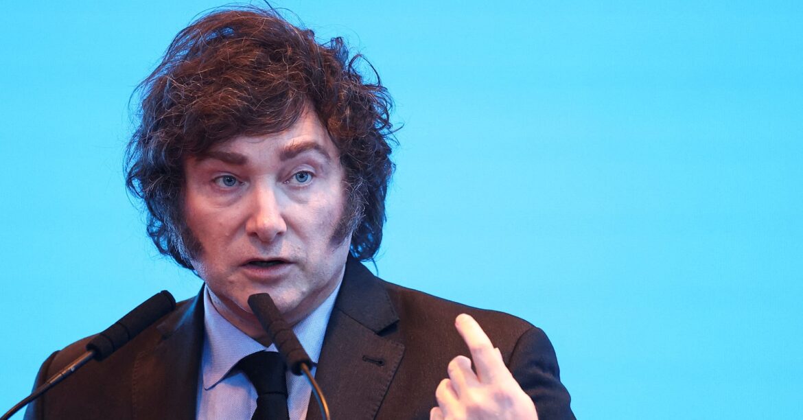 アルゼンチン大統領、支持率低下が加速 財政緊縮策を実行 | ロイター アルゼンチン大統領、支持率低下が加速 財政緊縮策を実行 | ロイター