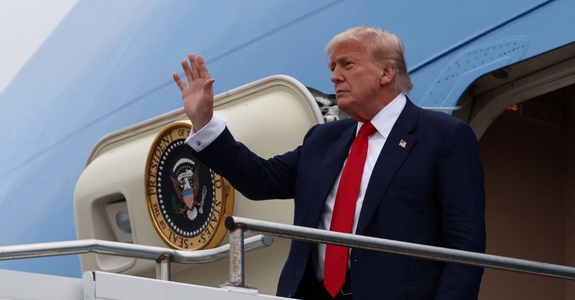 トランプ氏、スコットランド到着 英首相やEU委員長らと会談へ | ロイター トランプ氏、スコットランド到着 英首相やEU委員長らと会談へ | ロイター