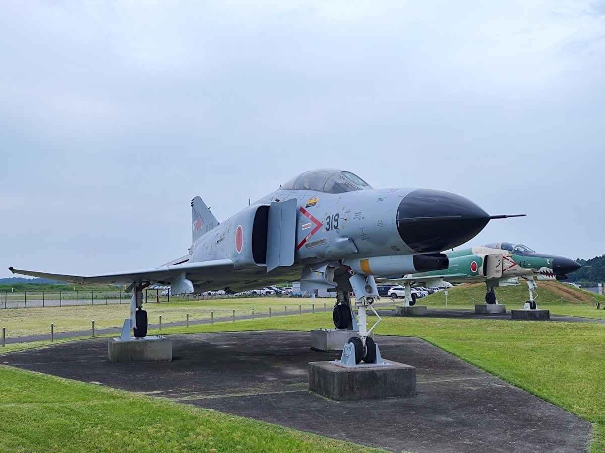 ニュース画像 9枚目：屋外に展示されているF-4ファントム戦闘機 2025年撮影
