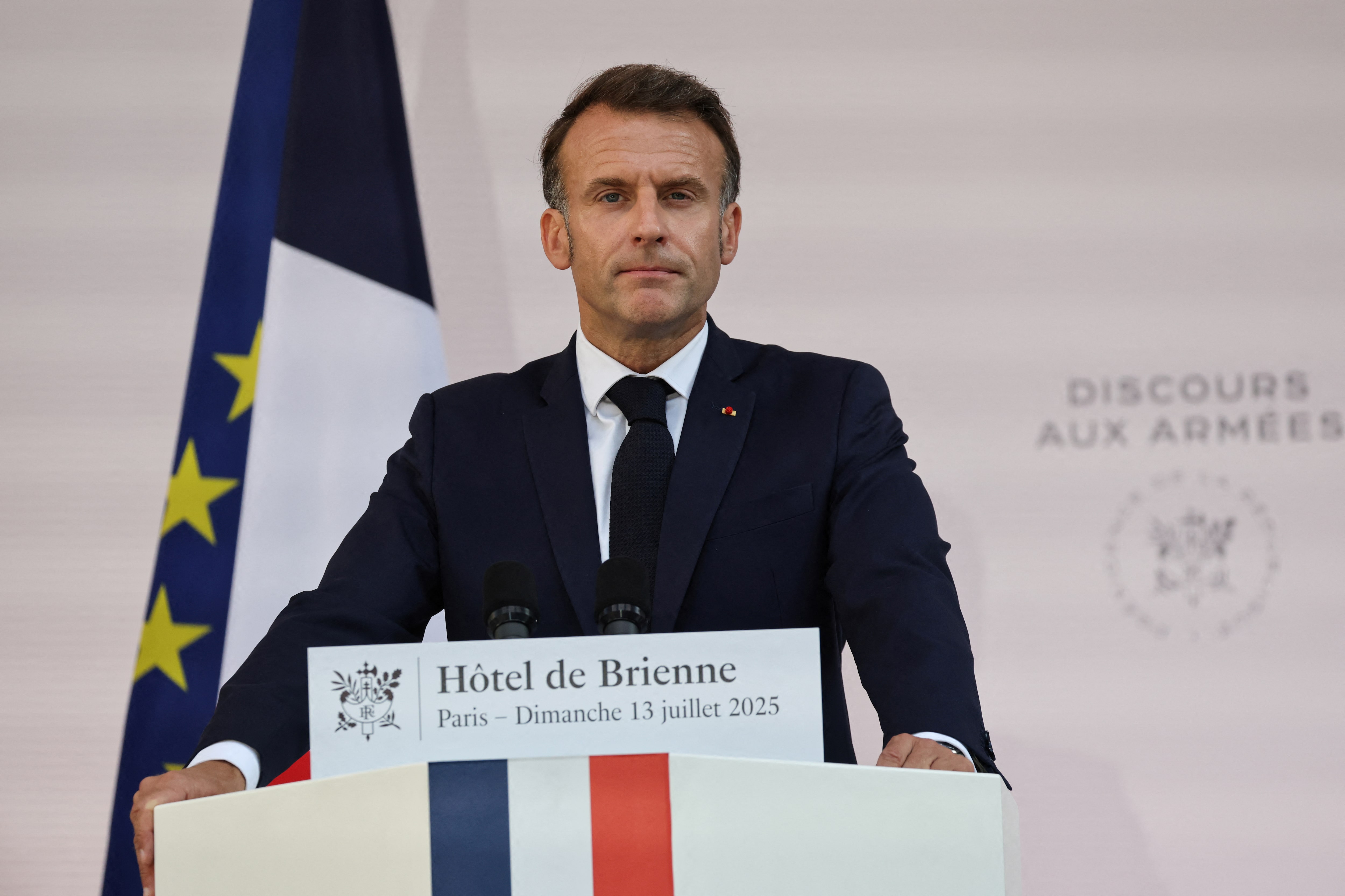 マクロン仏大統領、国防費の増額表明　3年前倒しで倍増