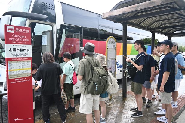 ジャングリア初の週末、渋滞なく　雷雨でアトラクション停止も　沖縄