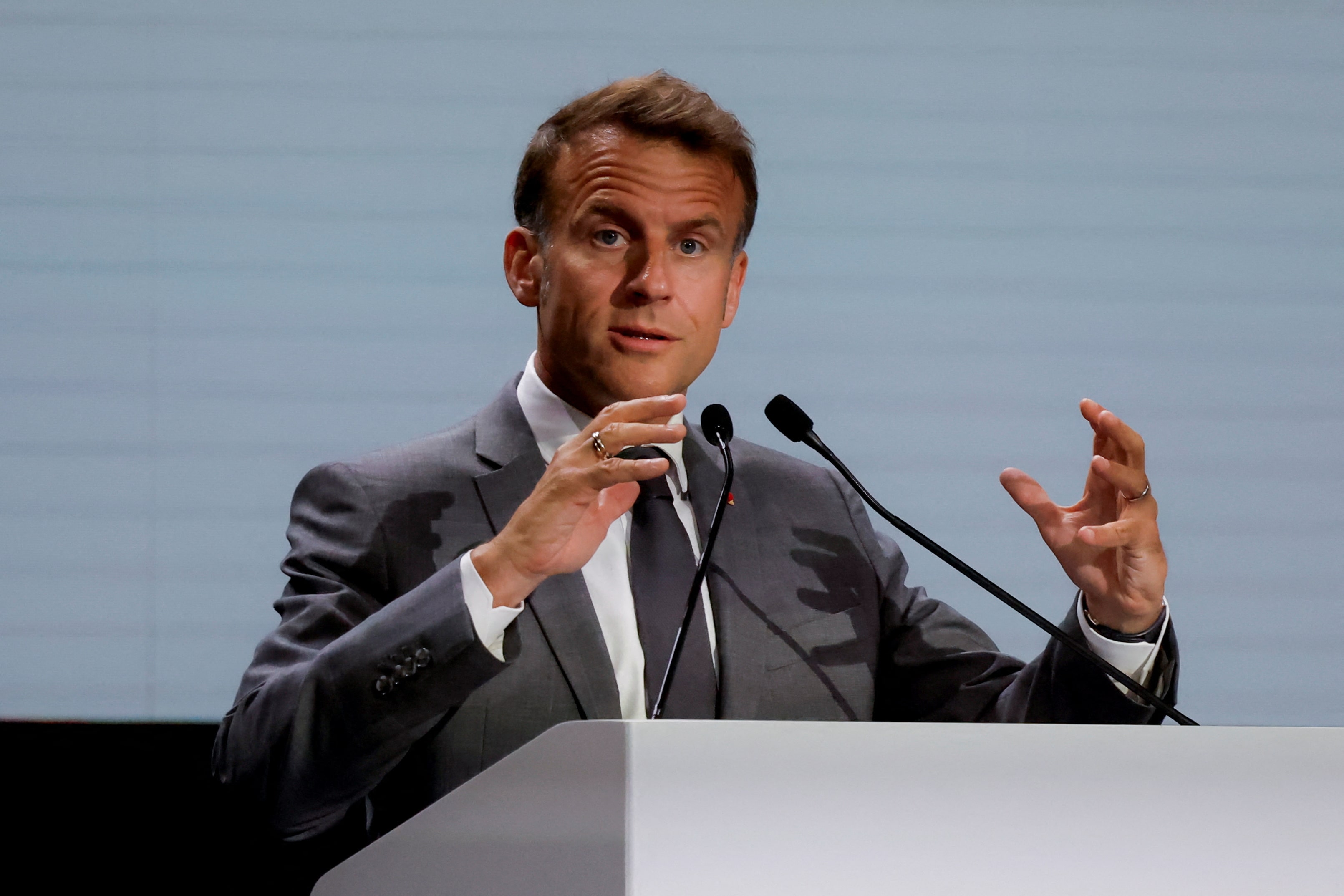 仏・ロシア首脳が電話会談、ウクライナ停戦やイラン核問題を協議