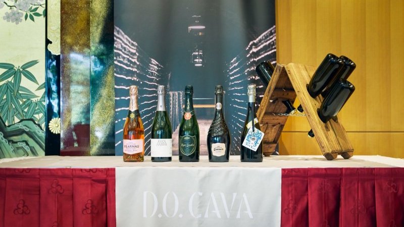 コスパ良し、ペアリングは無限大! スペインのスパークリングワイン「カバ」がますます日本で人気の理由|Pen Online コスパ良し、ペアリングは無限大! スペインのスパークリングワイン「カバ」がますます日本で人気の理由|Pen Online