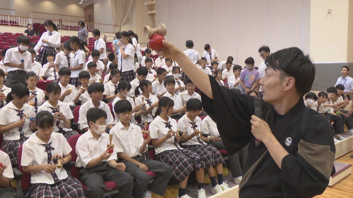 ギネス記録を持つ日本一の「けん玉師」が中学校へ　“珍しい人生”の経験を生徒に伝える　香川・丸亀市 | KSBニュース | KSB瀬戸内海放送