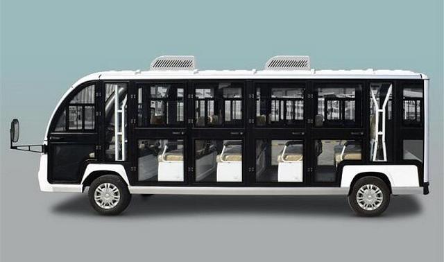 広島空港と周辺施設を結ぶ「グリーンスローモビリティ」座席列ごとにドアが付いている