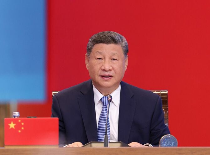 2025年6月17日、カザフスタンのアスタナで開催された第2回中国・中央アジアサミットで基調演説を行う中国の習近平国家主席。