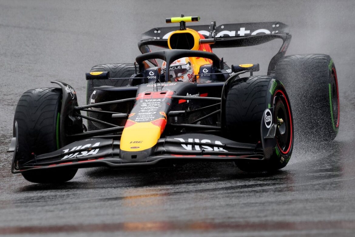 F1分析｜レッドブルのあまりにも痛い伝達ミス。角田裕毅、ピットストップ”1周遅れ”で失ったのは約12秒 - motorsport.com 日本版｜モータースポーツ情報サイト