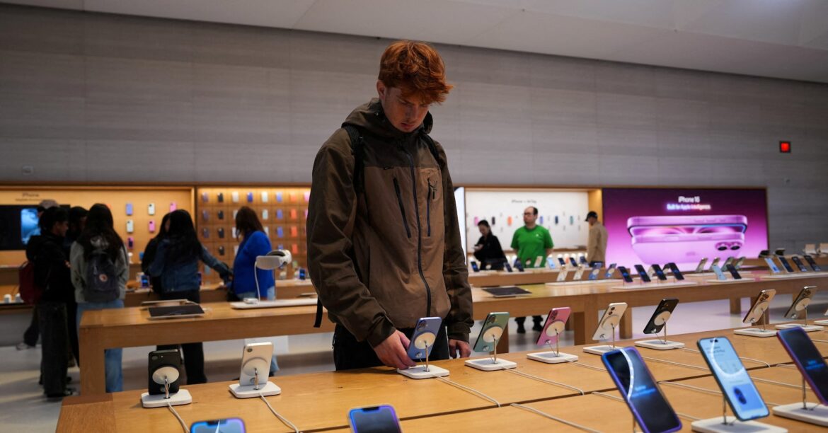 アップル、7─9月売上高見通しが予想上回る 関税コスト11億ドル | ロイター アップル、7─9月売上高見通しが予想上回る 関税コスト11億ドル | ロイター