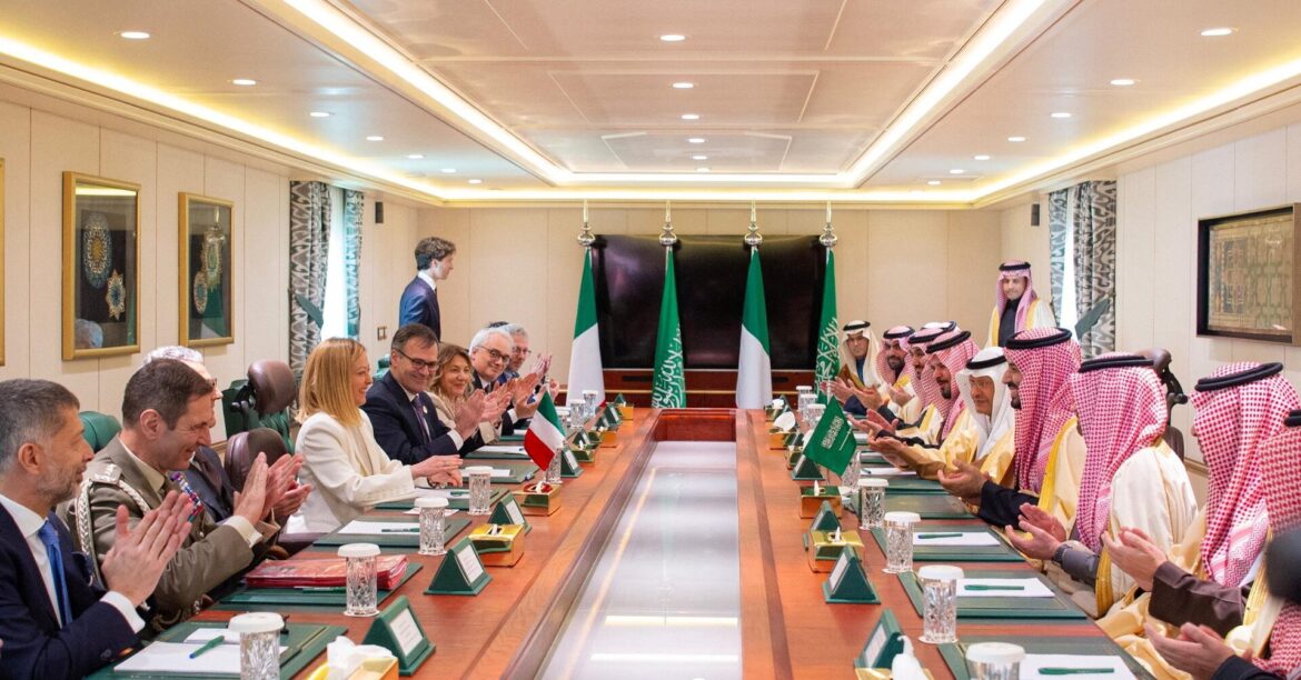 伊とサウジが100億ドル規模の協力協定、戦略パートナーシップ強化 | ロイター 伊とサウジが100億ドル規模の協力協定、戦略パートナーシップ強化 | ロイター