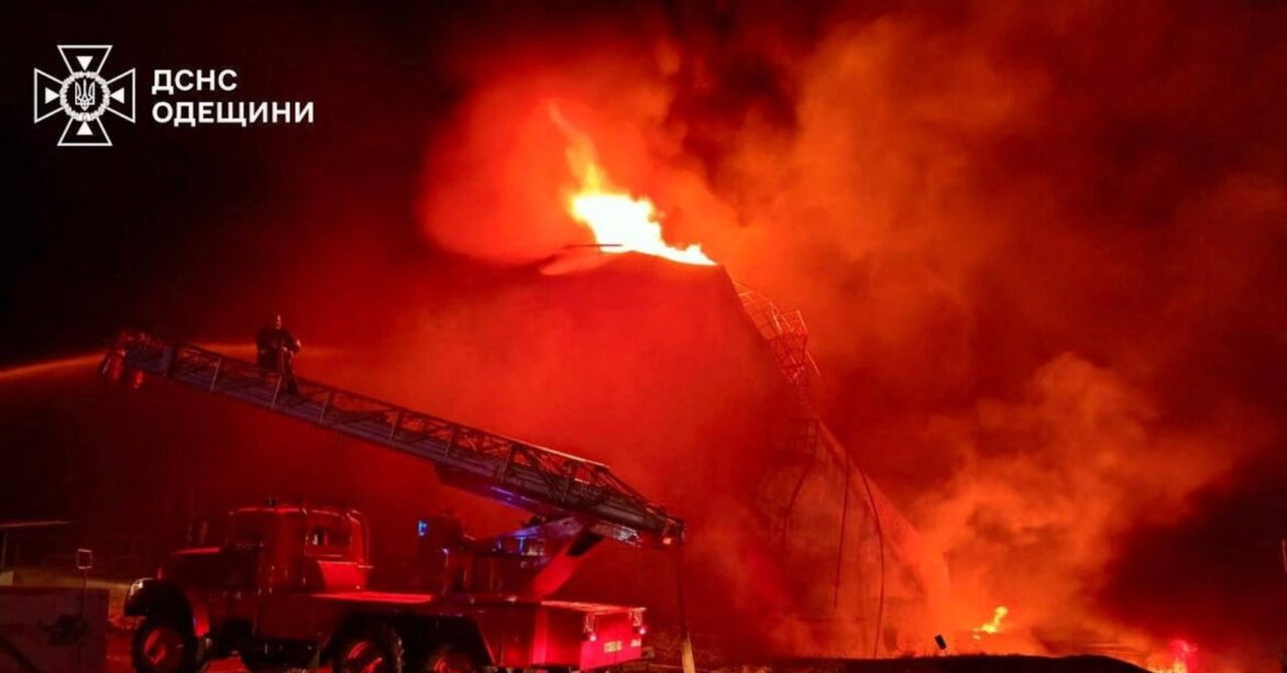 ウクライナ南部ガス施設に攻撃、冬に向けロシアがエネ・インフラ攻撃強化 | ロイター ウクライナ南部ガス施設に攻撃、冬に向けロシアがエネ・インフラ攻撃強化 | ロイター