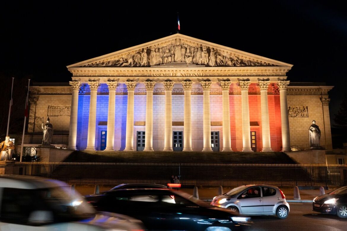 フランス内閣が９月にも総辞職の恐れ、信任投票実施へ－仏資産に売り - Bloomberg