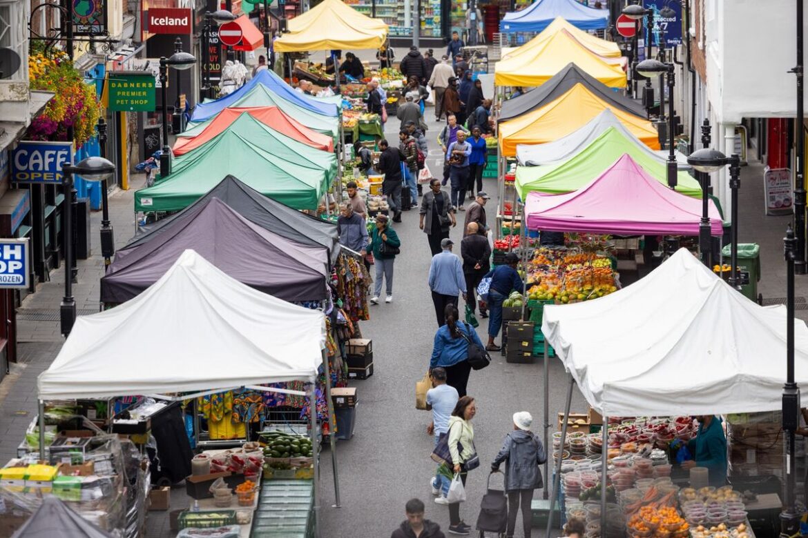 英インフレ率、7月は1年半ぶり高水準-利下げペースに疑問符 – Bloomberg 英インフレ率、7月は1年半ぶり高水準-利下げペースに疑問符 - Bloomberg