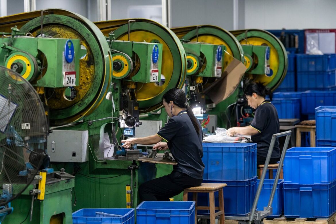 中国の工業利益、７月は３カ月連続で減少－落ち込みのペースは和らぐ - Bloomberg