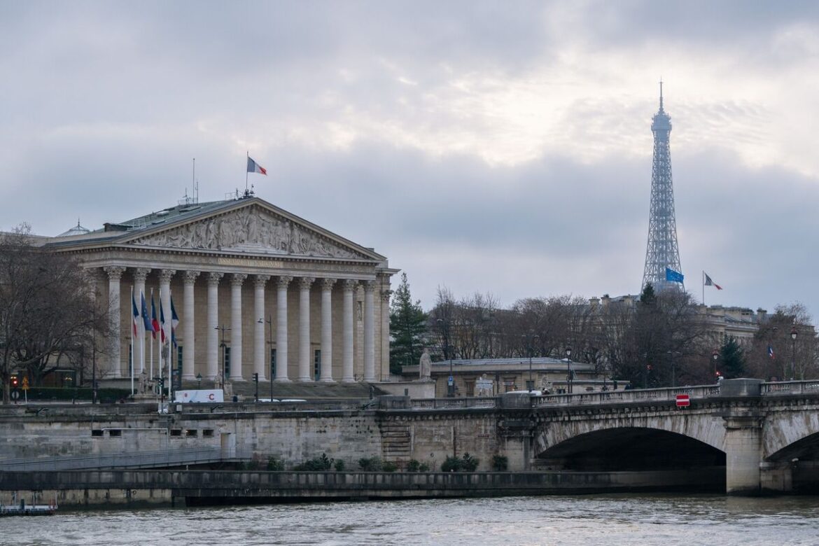 フランス・ドイツ10年債利回り差、１月以来の最大に接近－仏政治不安 - Bloomberg