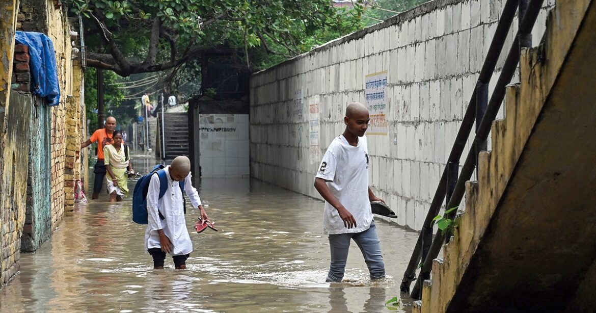 ワールドウオッチ:水害もインドの日常 雨が降るとチャイとサモサを楽しむ地域も 青田有加 | 週刊エコノミスト Online ワールドウオッチ:水害もインドの日常 雨が降るとチャイとサモサを楽しむ地域も 青田有加 | 週刊エコノミスト Online