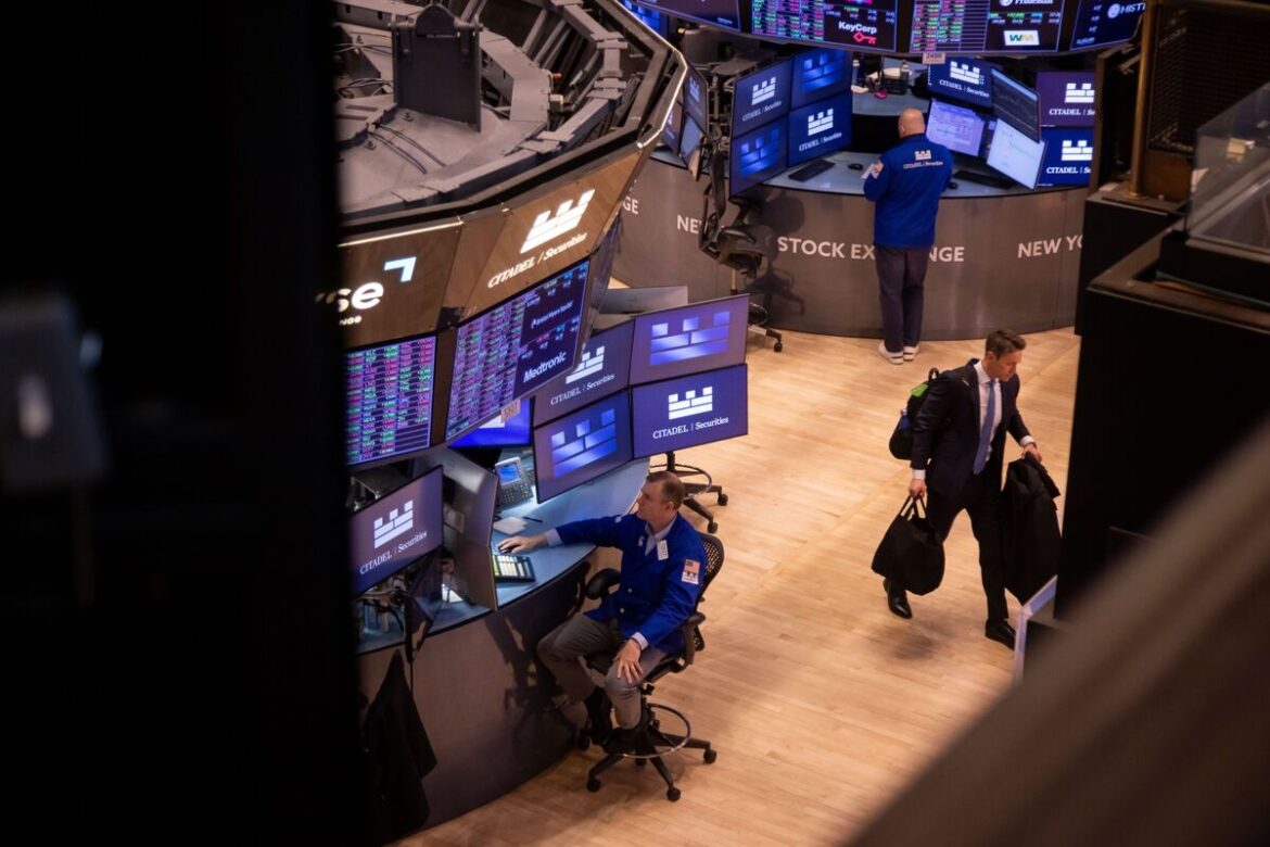 14営業日が米株の命運握る、夏季休暇明けの投資家にイベント目白押し - Bloomberg
