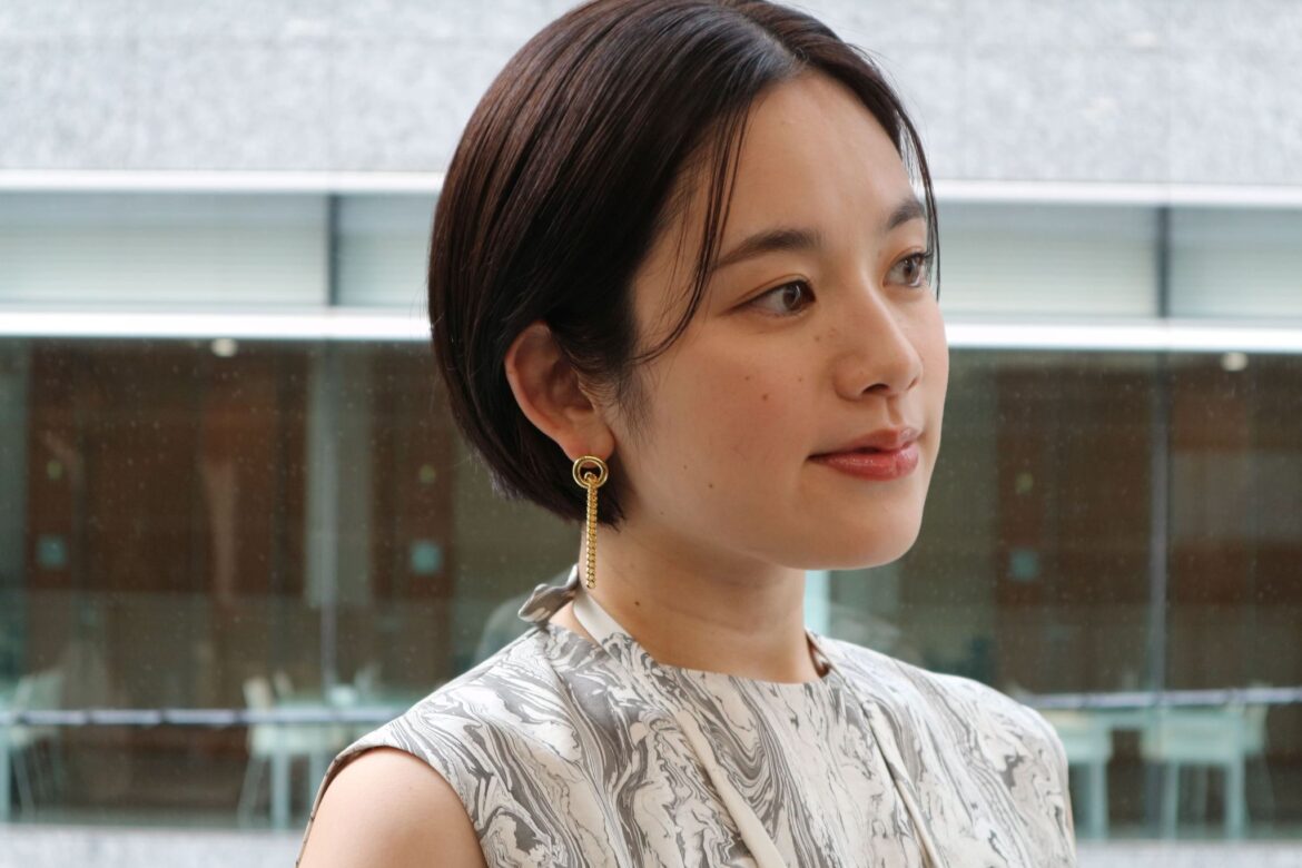 筧美和子 フランス旅をキャミワンピで大満喫!自然あふれるマルシェや街並みなど優雅なおしゃれショット連発に「映えてます!」（めざましmedia） - Yahoo!ニュース